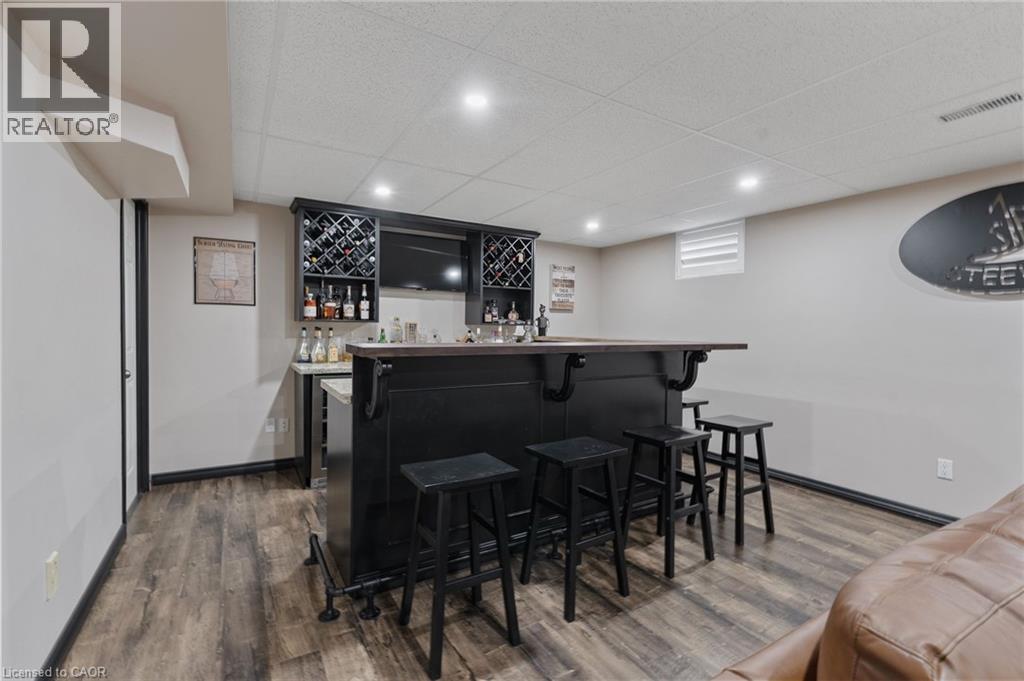 Photo 20 of 17 Kintyre Court, Caledonia ON