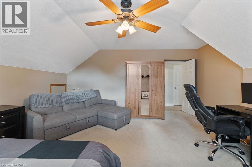 Photo 4 of 17 Kintyre Court, Caledonia ON