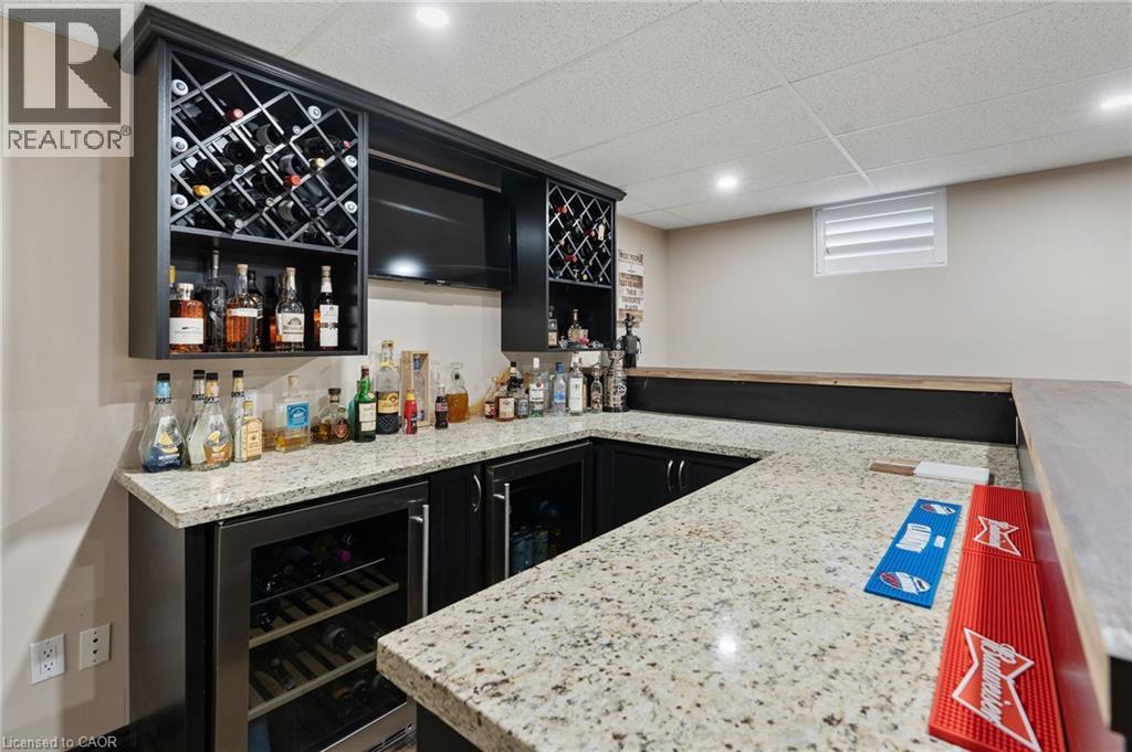 Photo 48 of 17 Kintyre Court, Caledonia ON