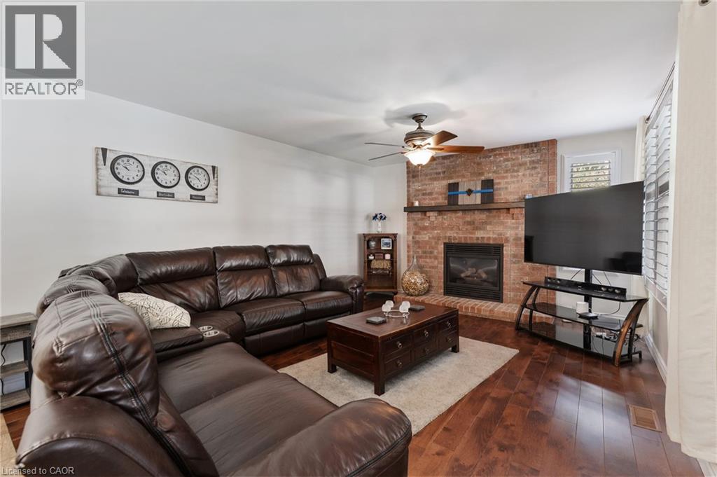 Photo 6 of 17 Kintyre Court, Caledonia ON