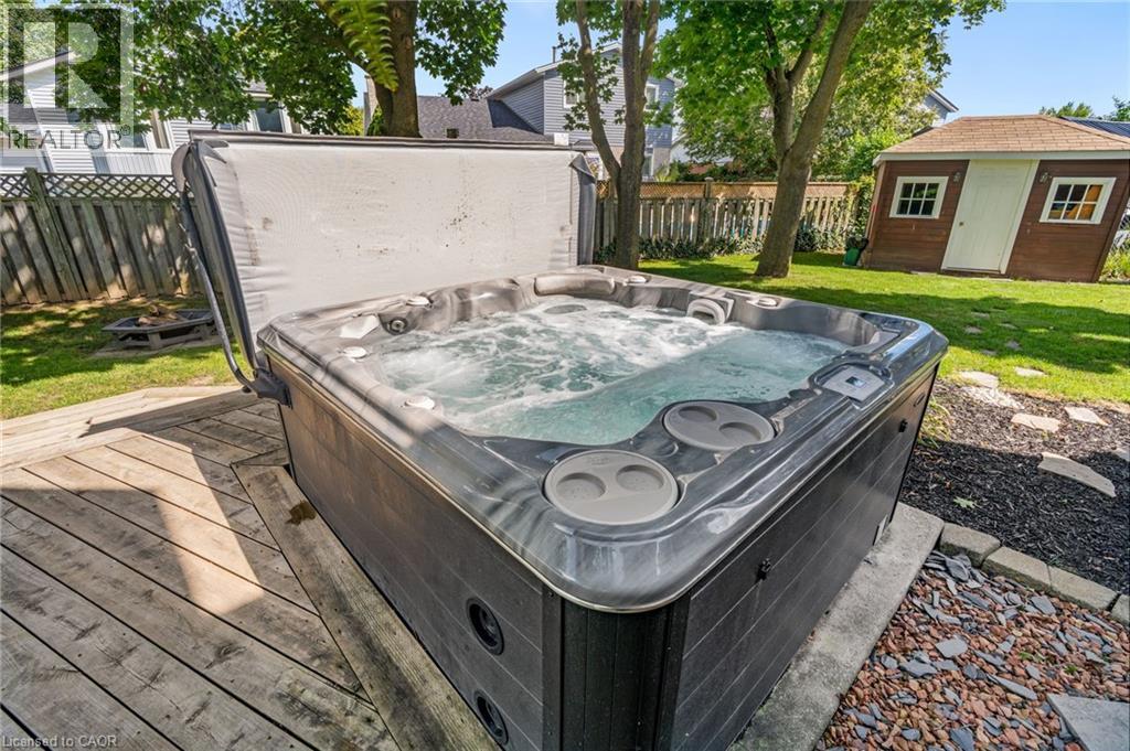 Photo 46 of 17 Kintyre Court, Caledonia ON