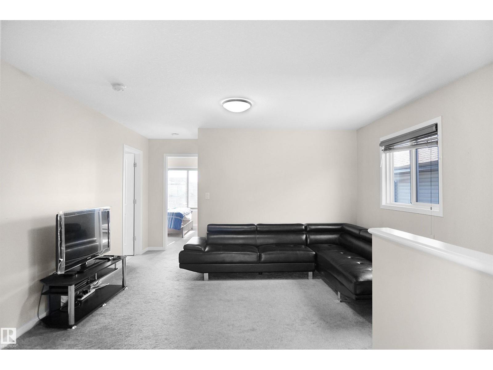Photo 36 of 671 Eagleson Crescent Nw Nw, Edmonton AB
