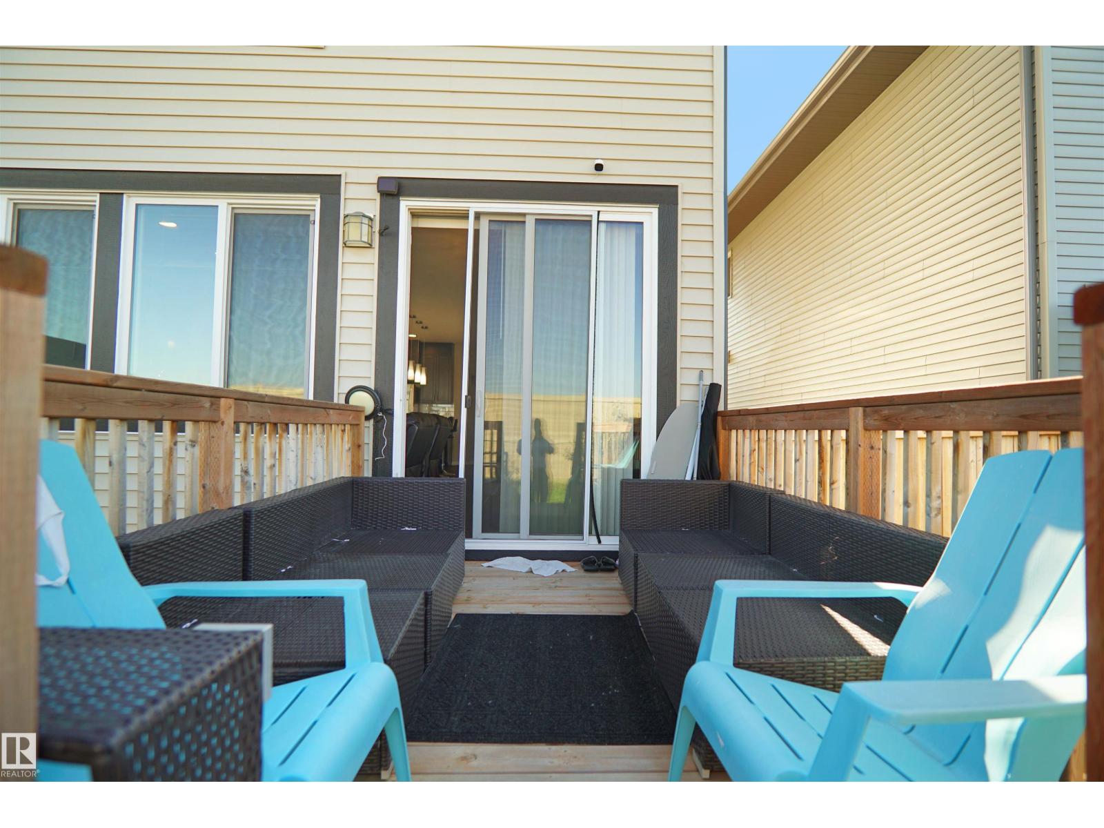Photo 8 of 671 Eagleson Crescent Nw Nw, Edmonton AB