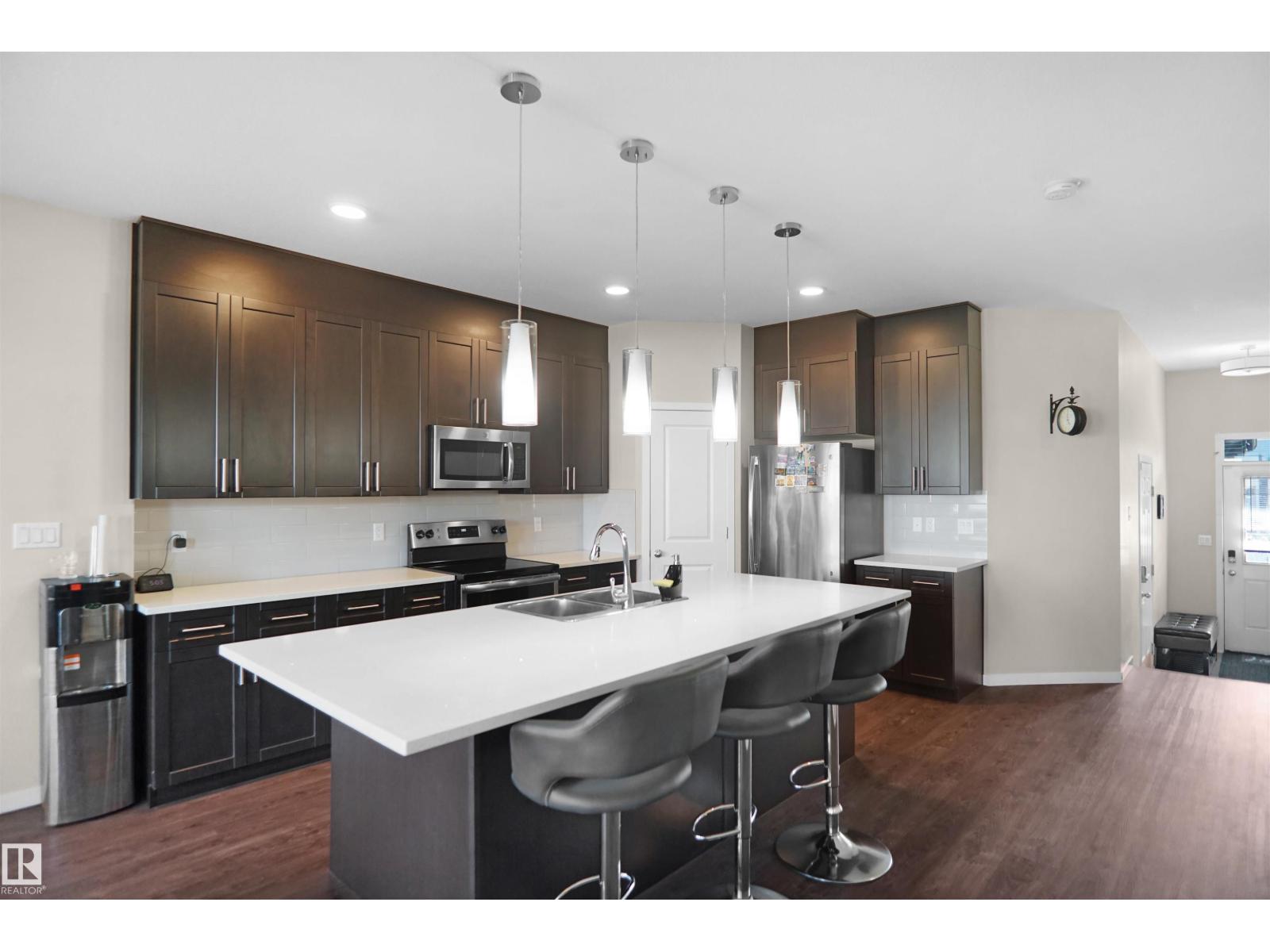 Photo 12 of 671 Eagleson Crescent Nw Nw, Edmonton AB