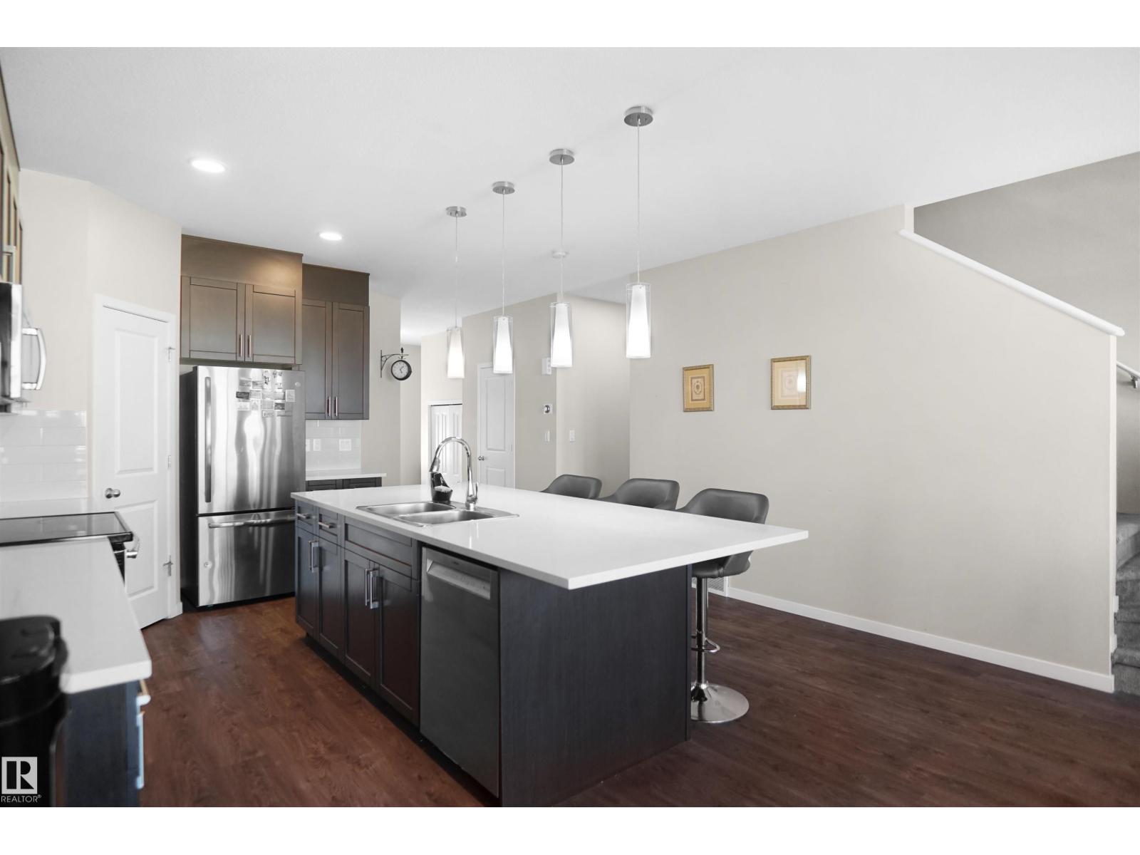 Photo 11 of 671 Eagleson Crescent Nw Nw, Edmonton AB