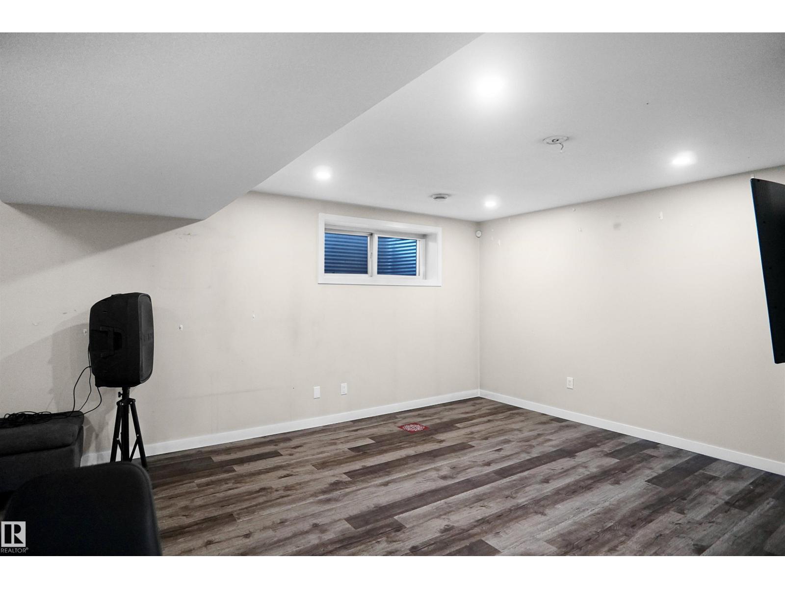 Photo 31 of 671 Eagleson Crescent Nw Nw, Edmonton AB