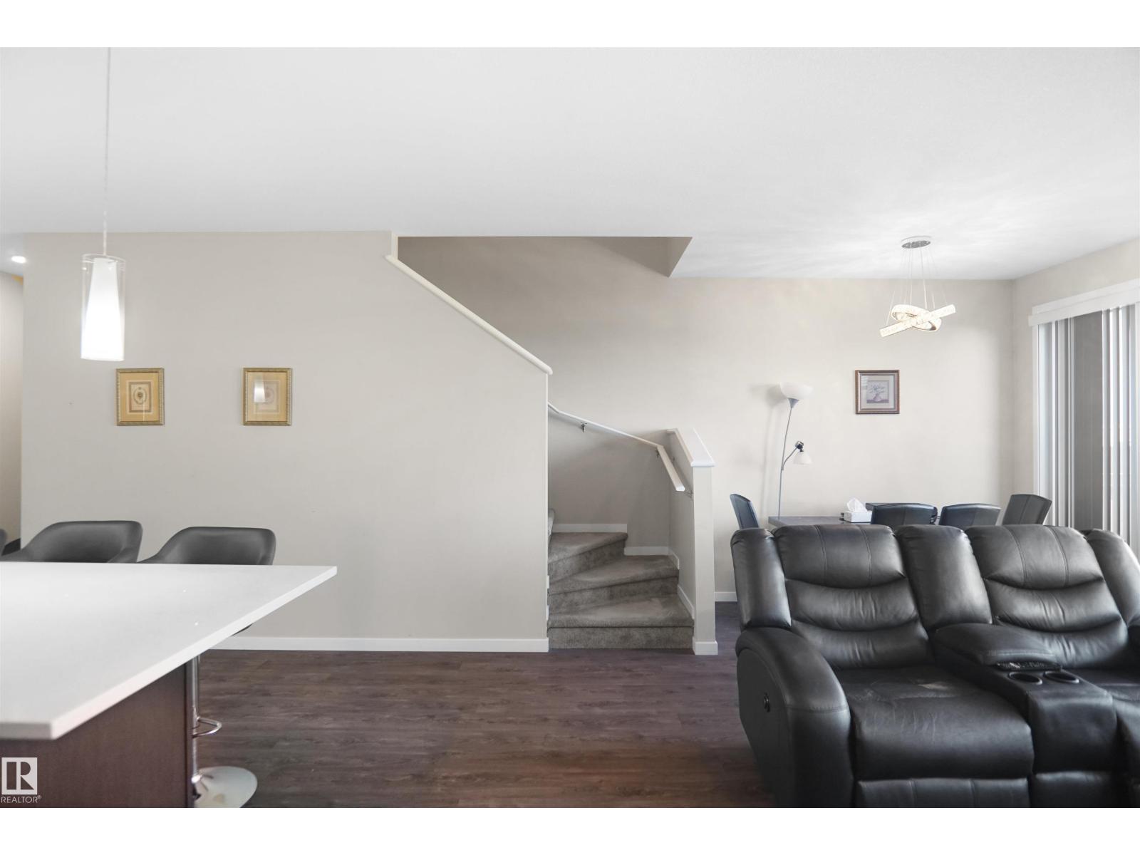 Photo 32 of 671 Eagleson Crescent Nw Nw, Edmonton AB