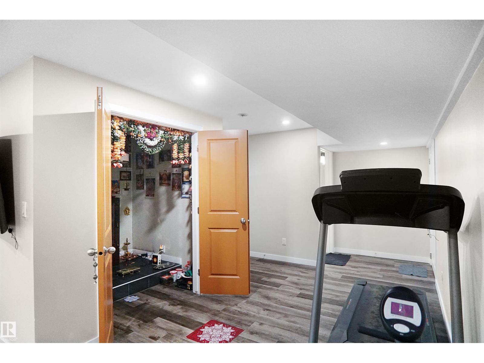 Photo 33 of 671 Eagleson Crescent Nw Nw, Edmonton AB