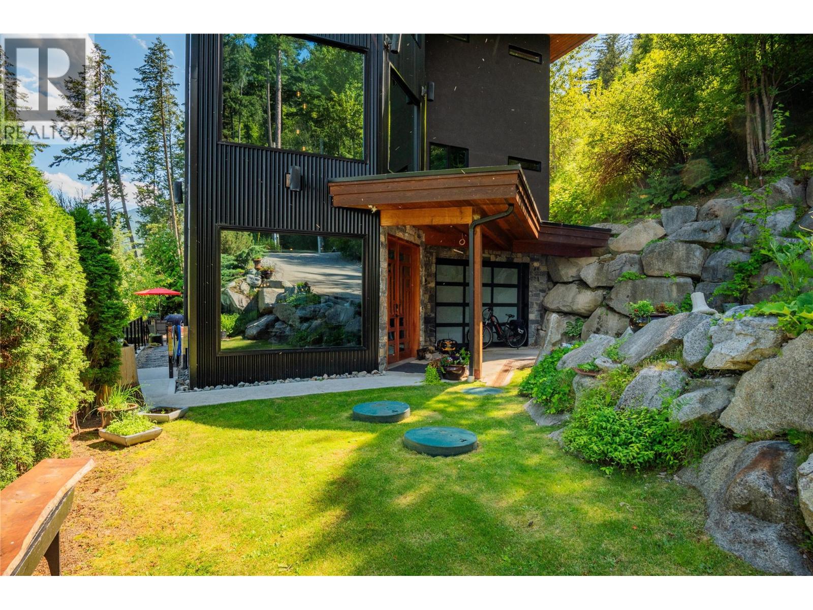 Photo 10 of 59 Johnstone Road, Nelson BC