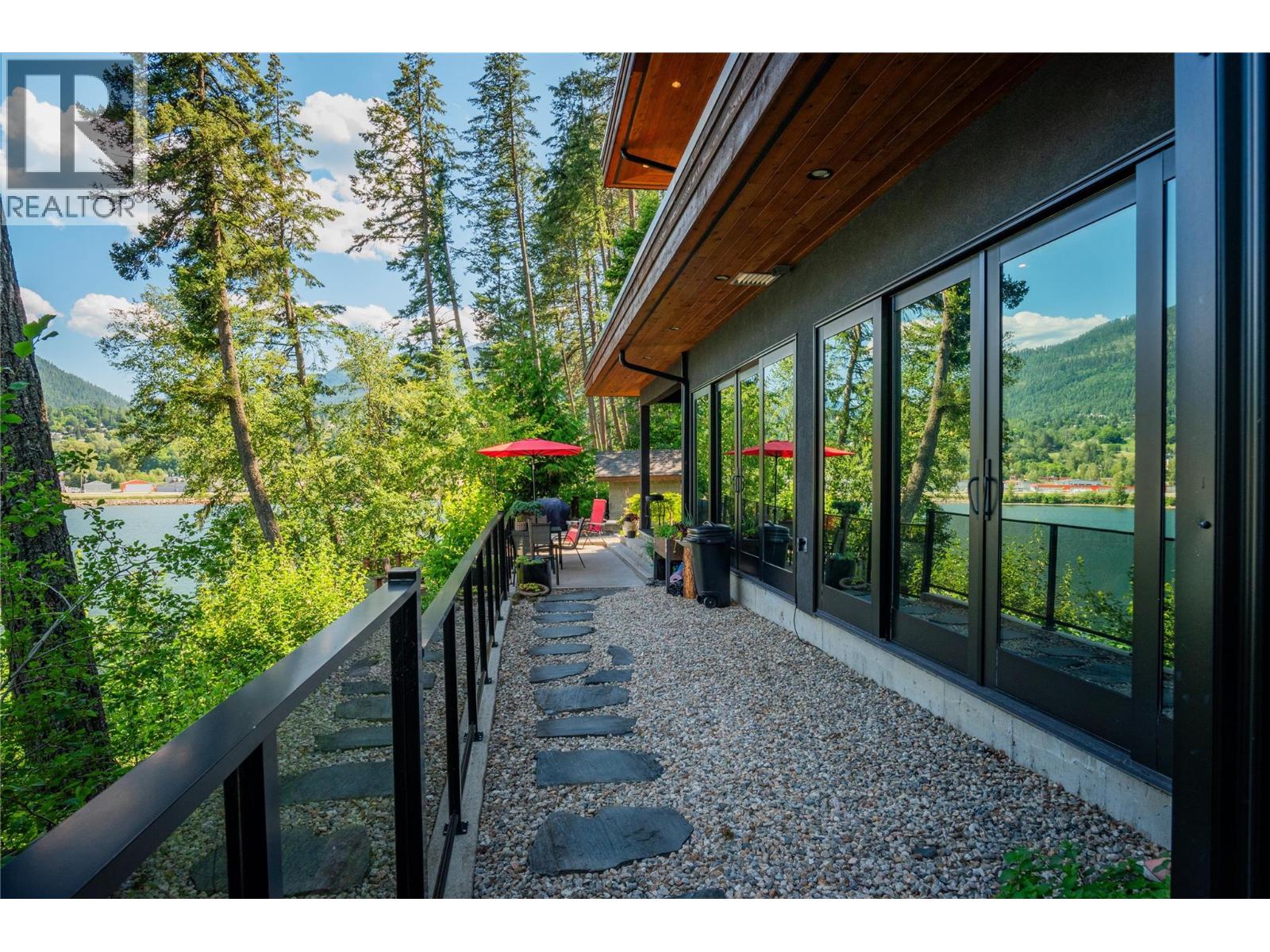Photo 24 of 59 Johnstone Road, Nelson BC