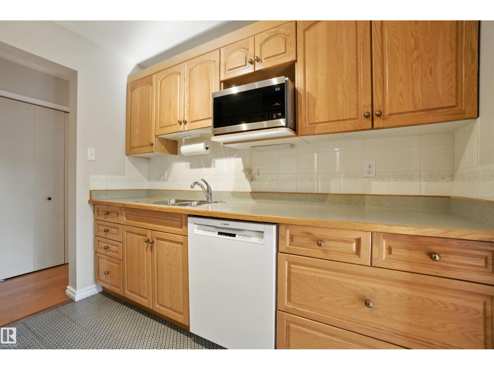 Photo 4 of 213 14810 51 Av Nw, Edmonton AB