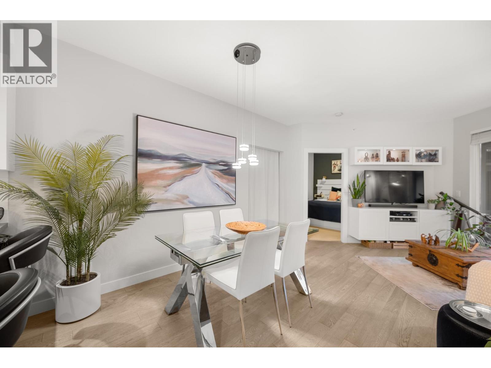 Photo 6 of 501 3399 Noel Drive, Burnaby BC