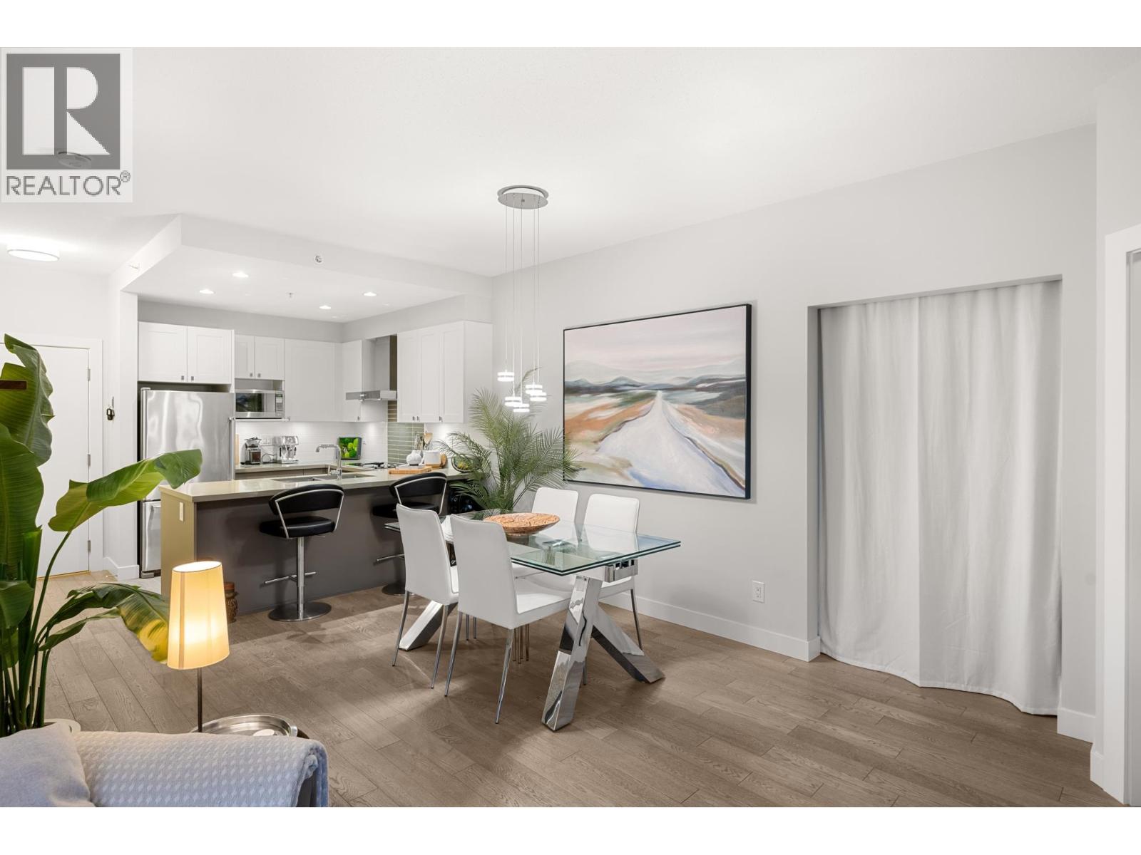 Photo 7 of 501 3399 Noel Drive, Burnaby BC