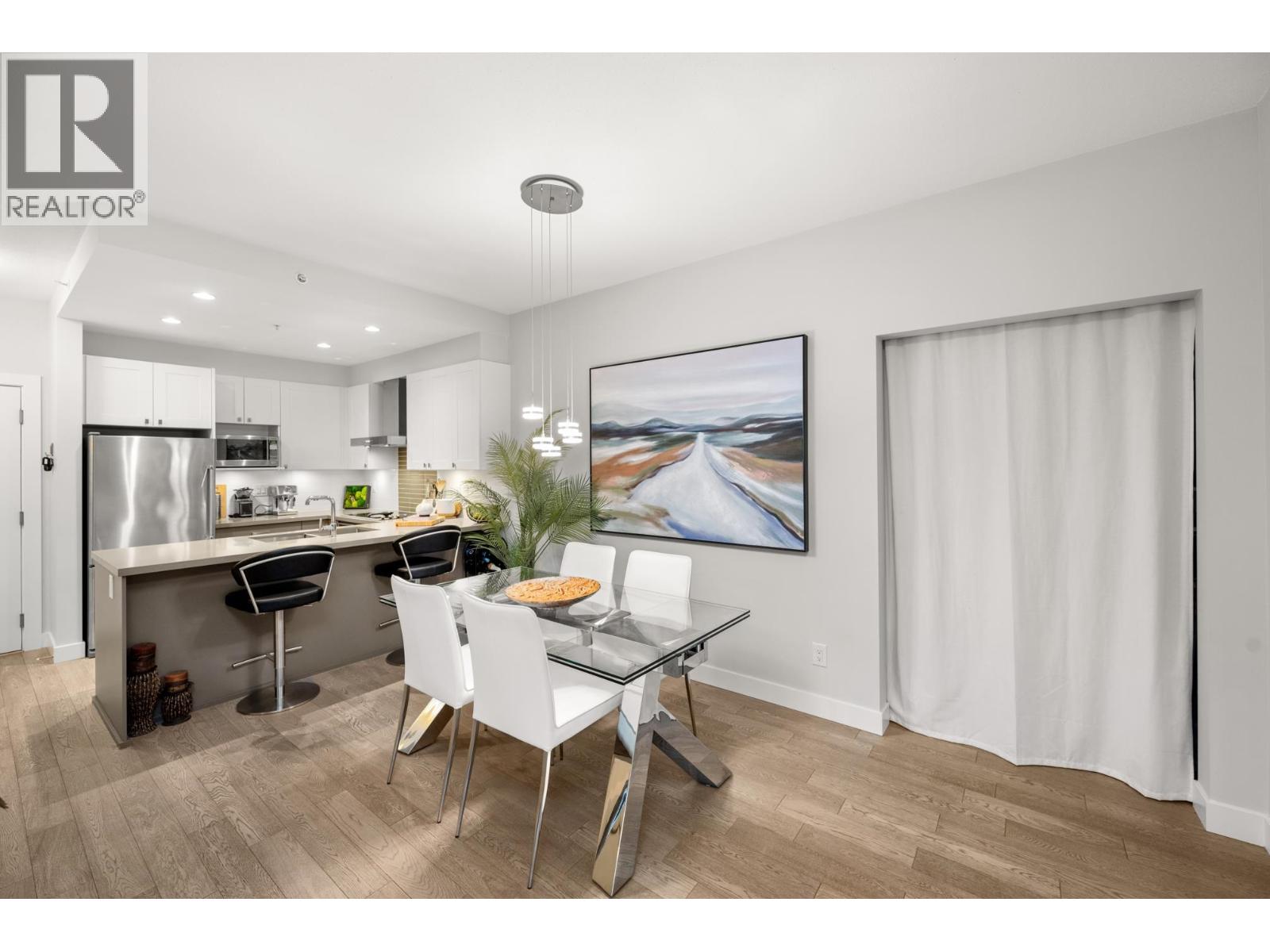 Photo 5 of 501 3399 Noel Drive, Burnaby BC
