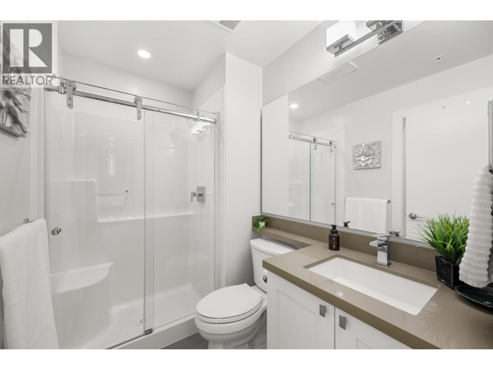 Photo 23 of 501 3399 Noel Drive, Burnaby BC