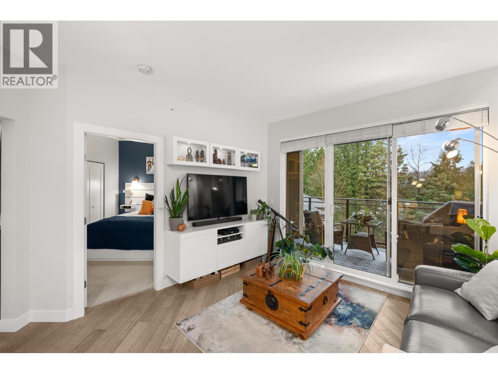 Photo 3 of 501 3399 Noel Drive, Burnaby BC