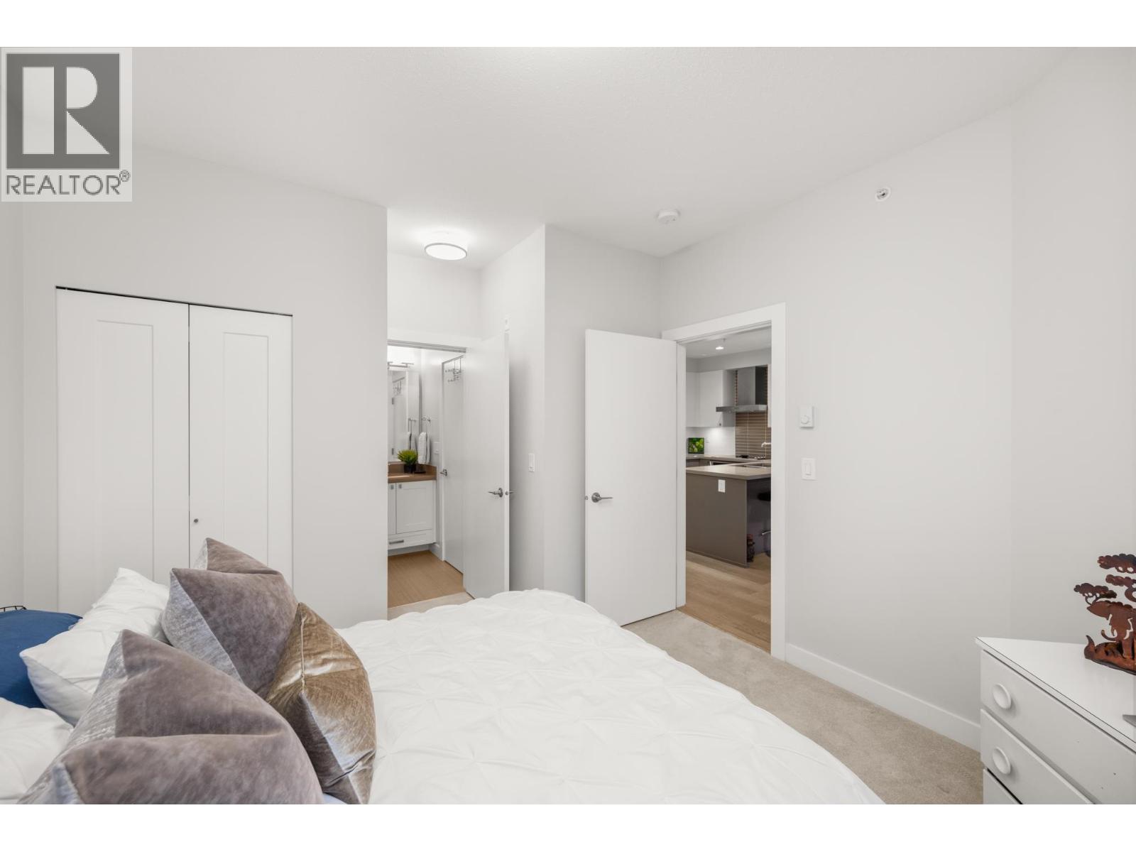 Photo 16 of 501 3399 Noel Drive, Burnaby BC
