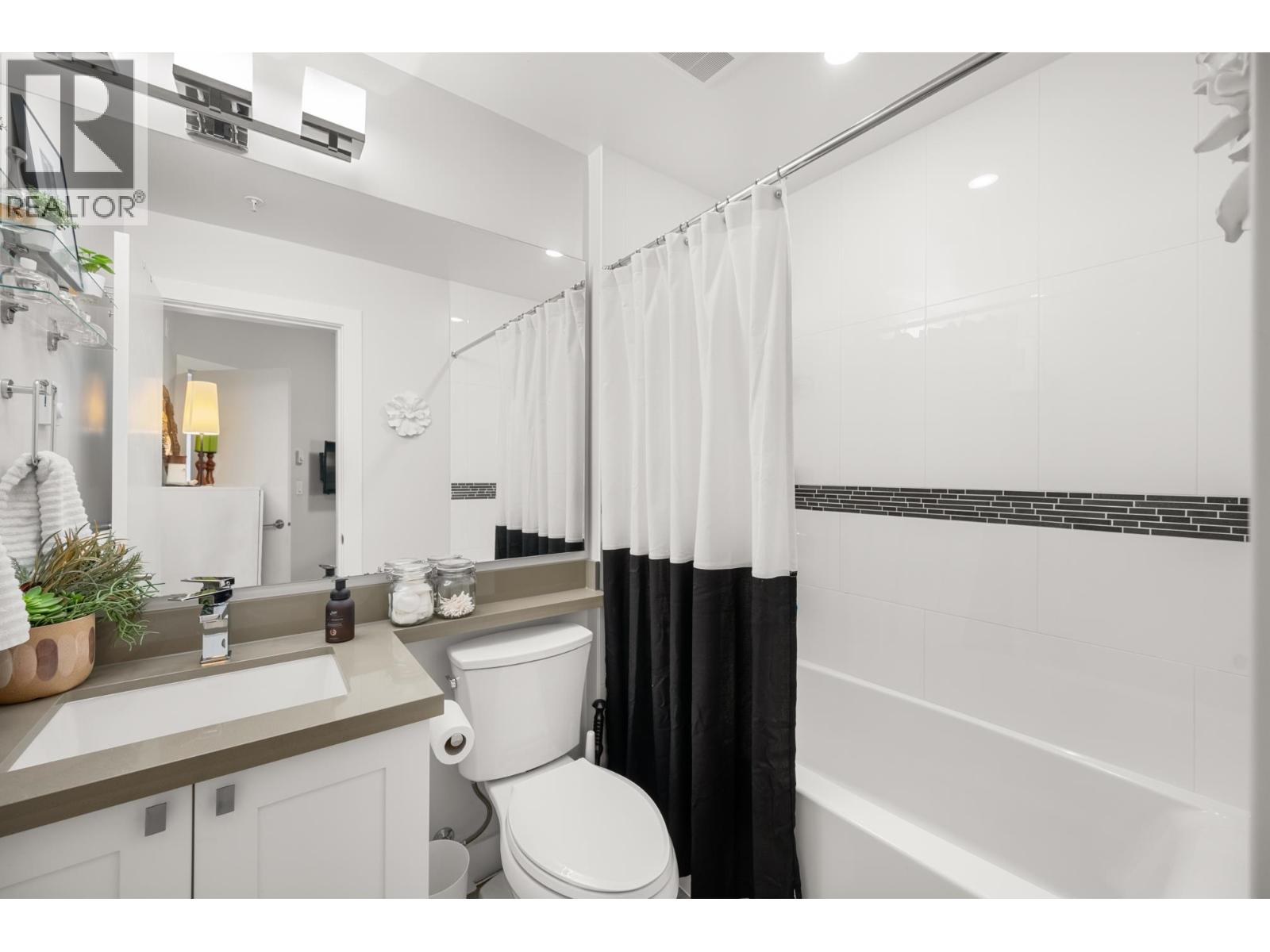 Photo 24 of 501 3399 Noel Drive, Burnaby BC