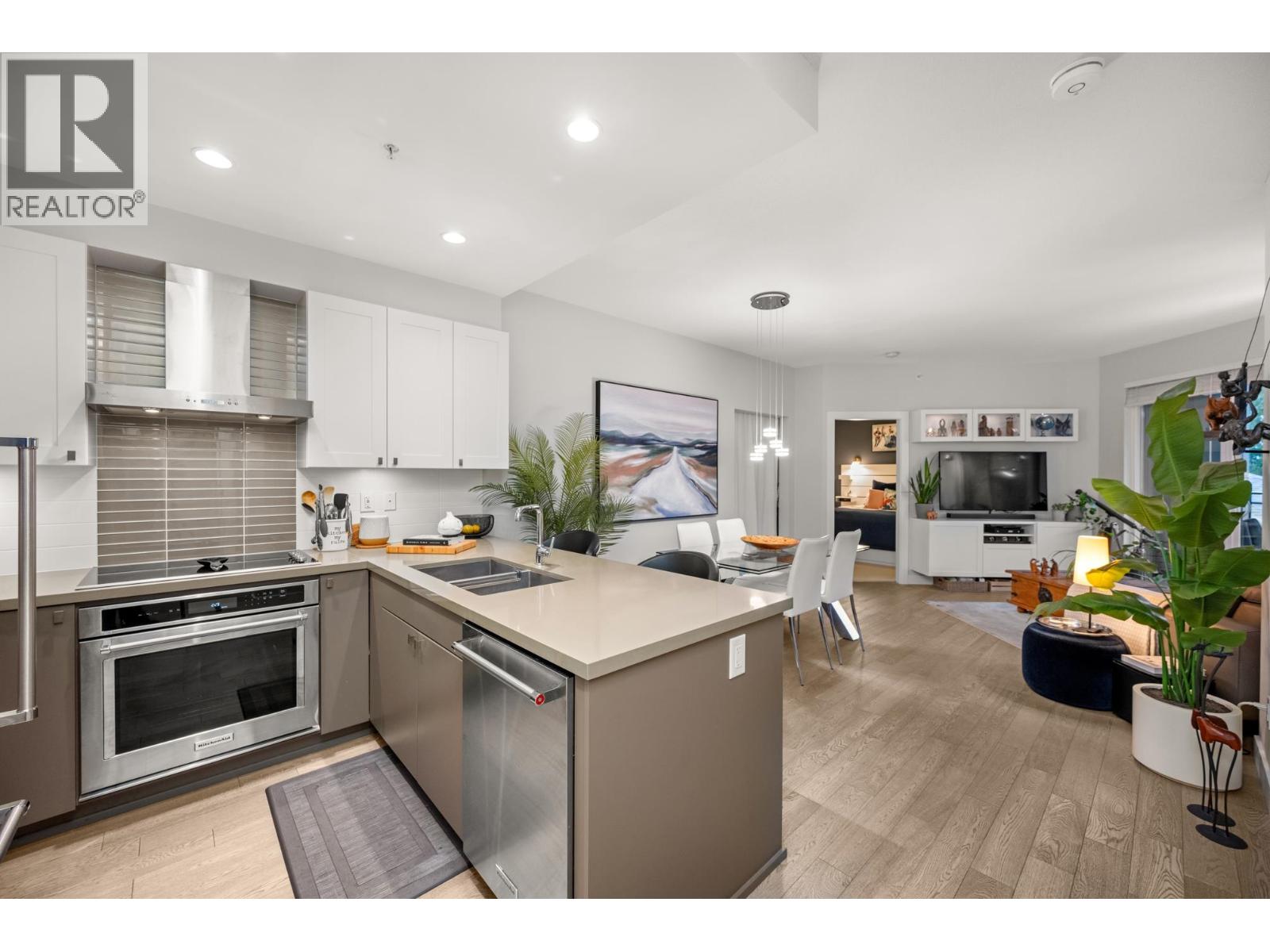 Photo 8 of 501 3399 Noel Drive, Burnaby BC