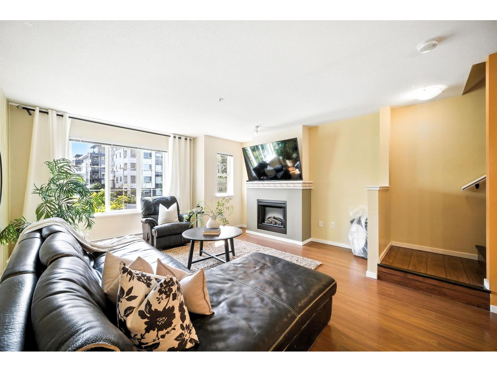 Photo 3 of 51 20875 80 Avenue, Langley BC