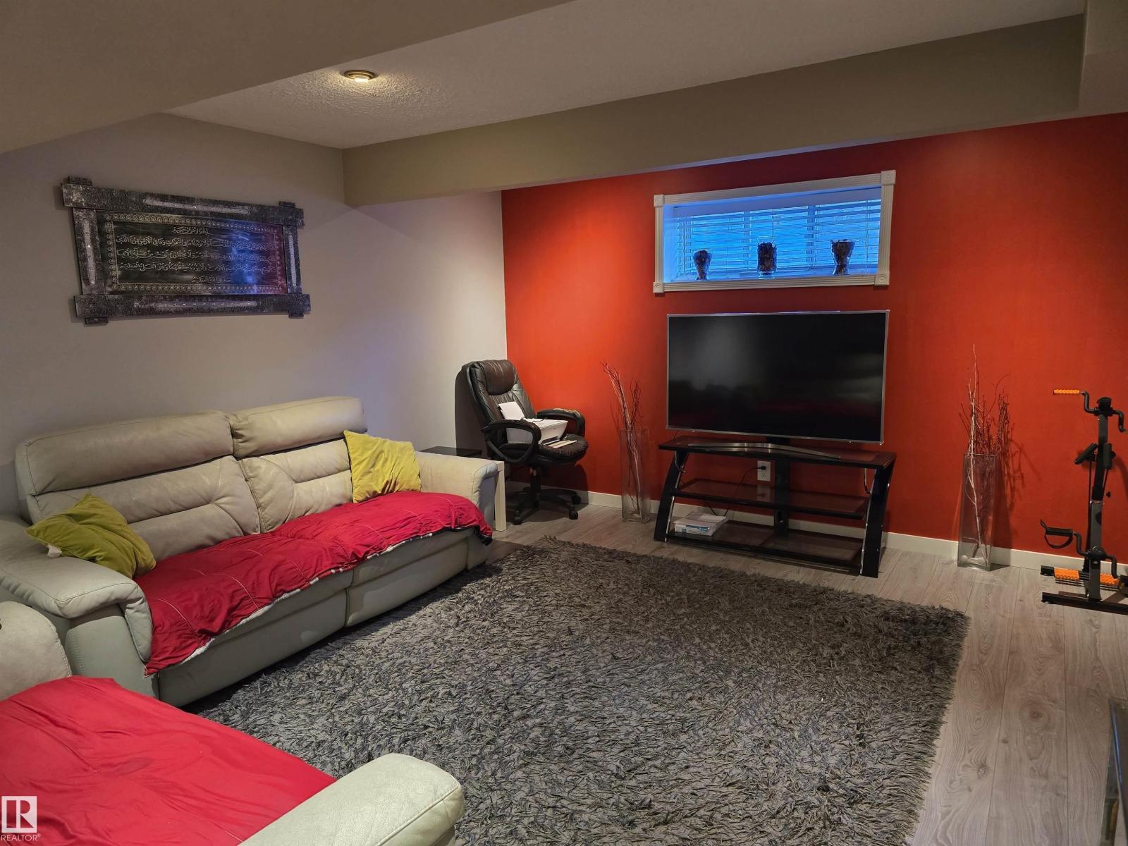 Photo 2 of 17023 38 St Nw, Edmonton AB