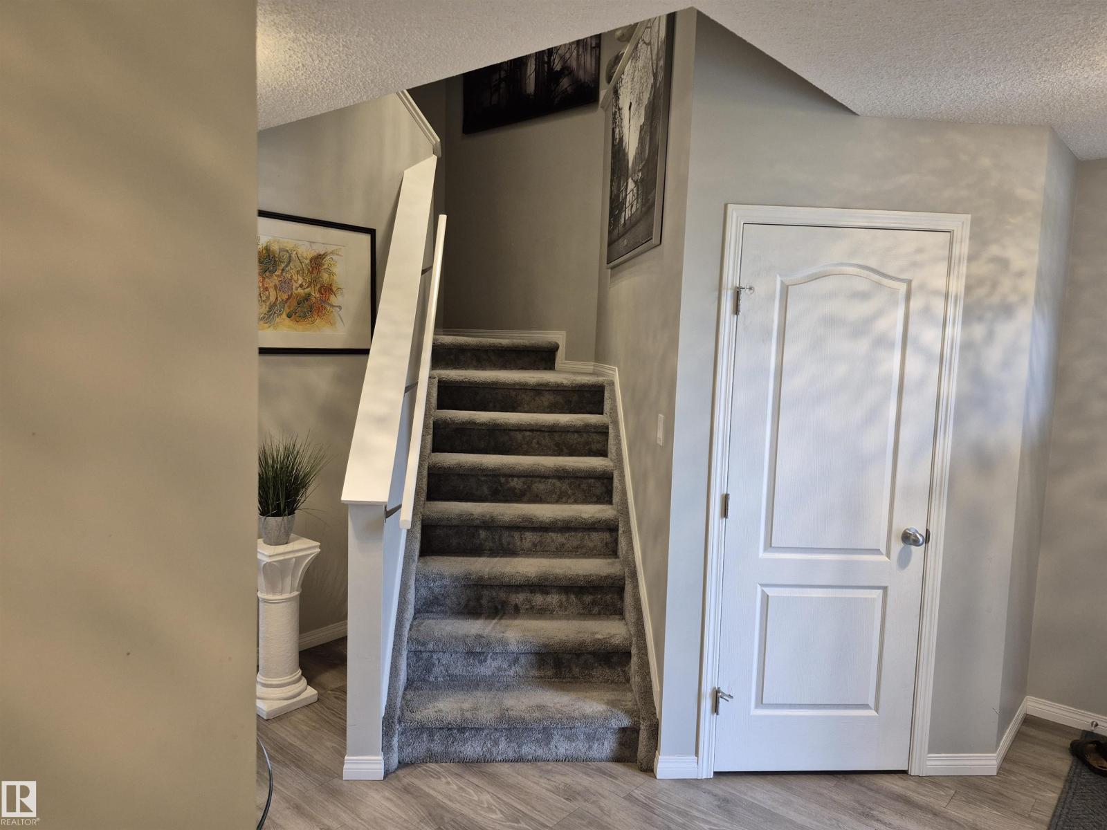 Photo 1 of 17023 38 St Nw, Edmonton AB