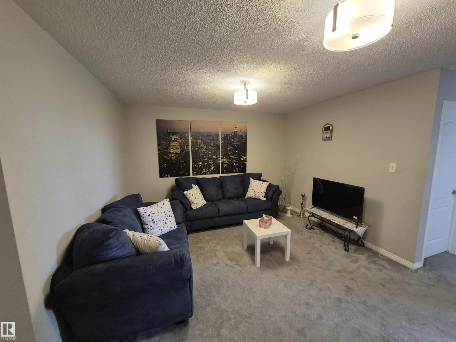 Photo 8 of 17023 38 St Nw, Edmonton AB
