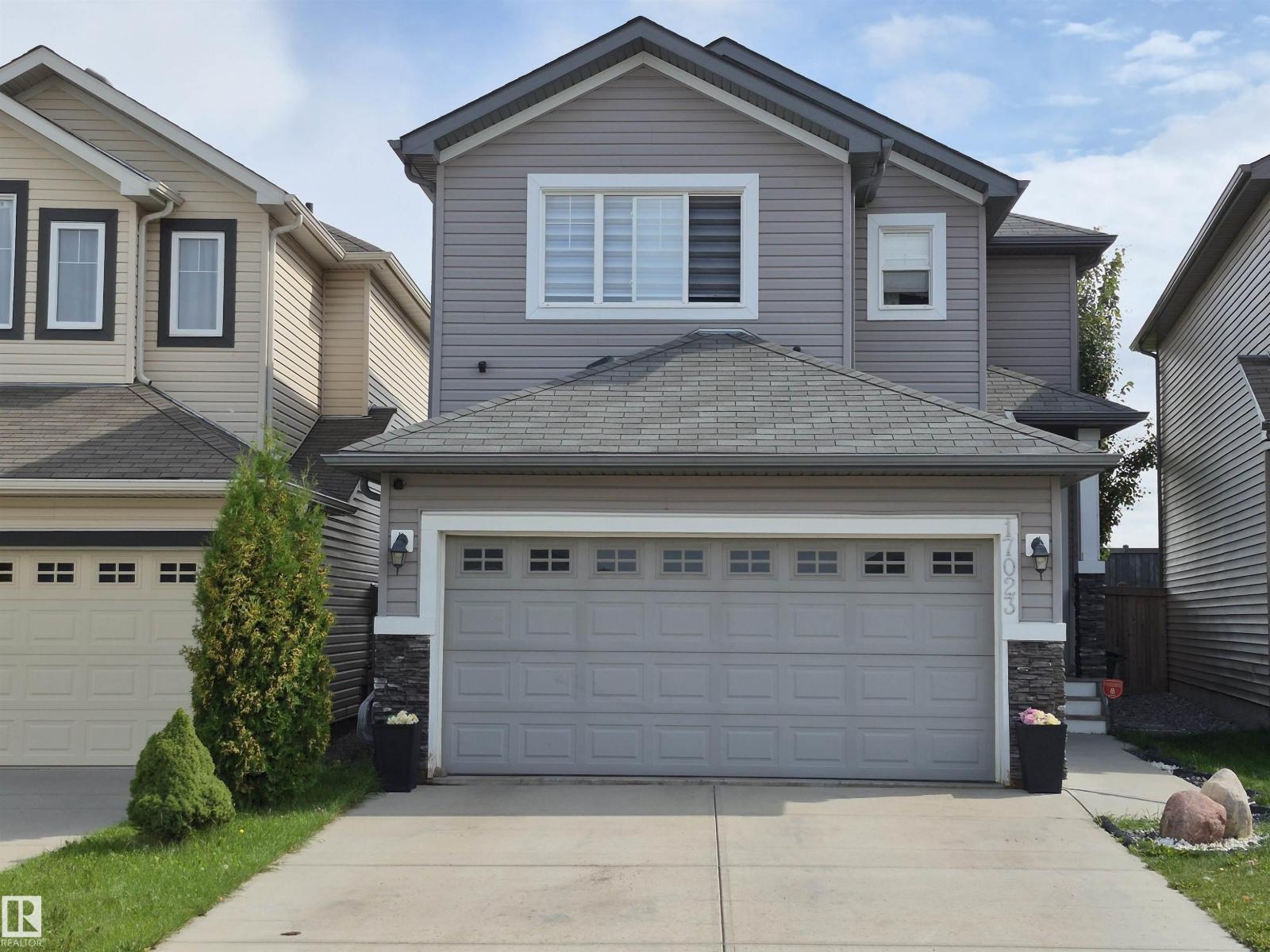 Photo 3 of 17023 38 St Nw, Edmonton AB