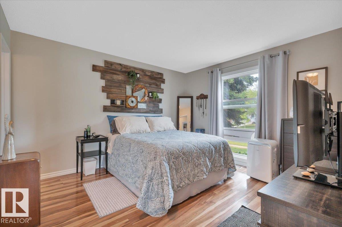 Photo 17 of 19 Lamoureux Pl, St Albert AB
