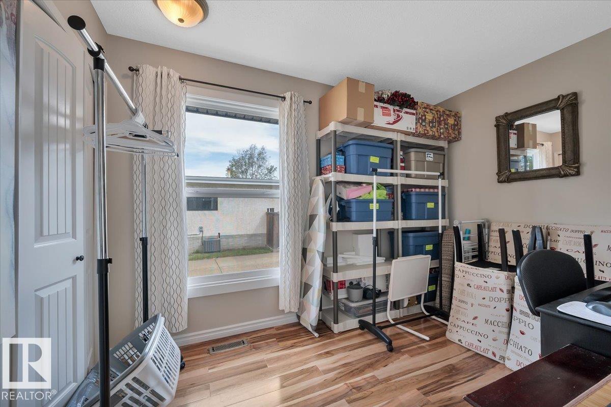 Photo 16 of 19 Lamoureux Pl, St Albert AB