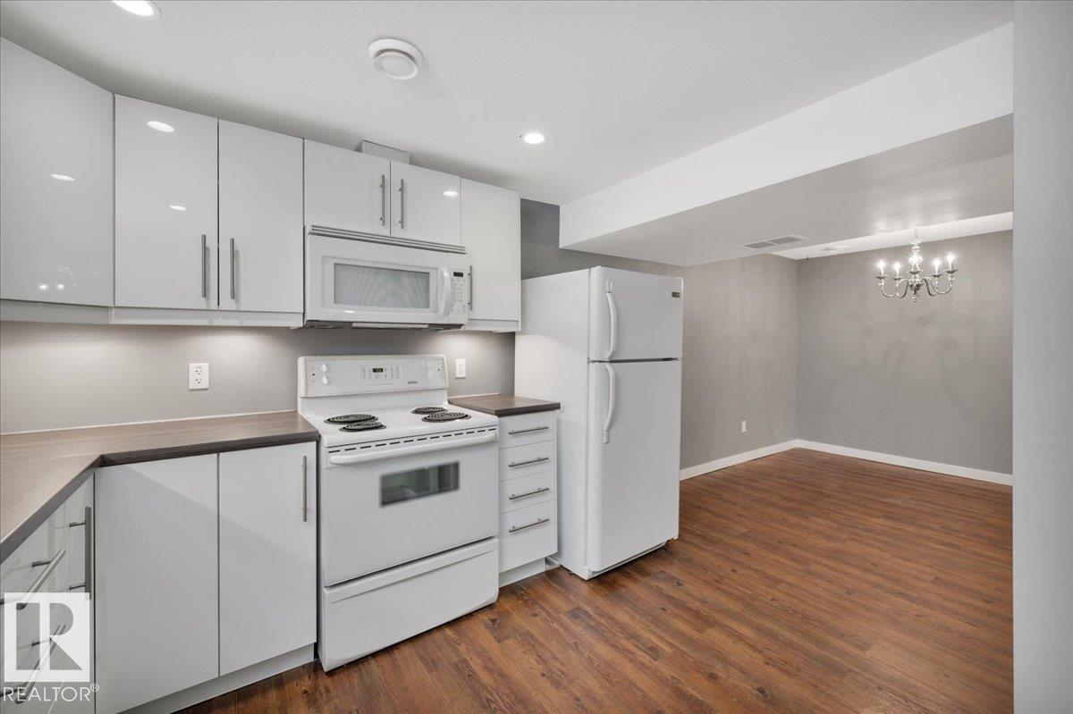 Photo 11 of 19 Lamoureux Pl, St Albert AB