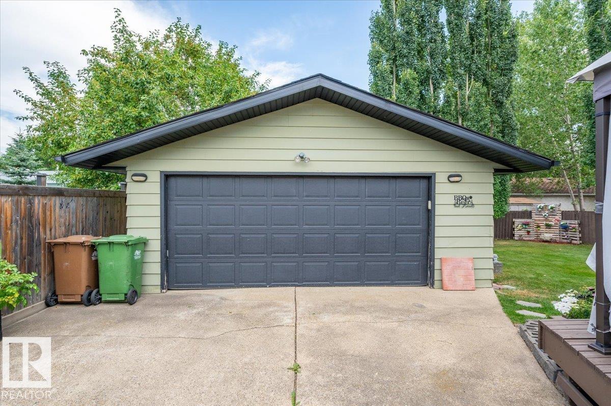 Photo 3 of 19 Lamoureux Pl, St Albert AB