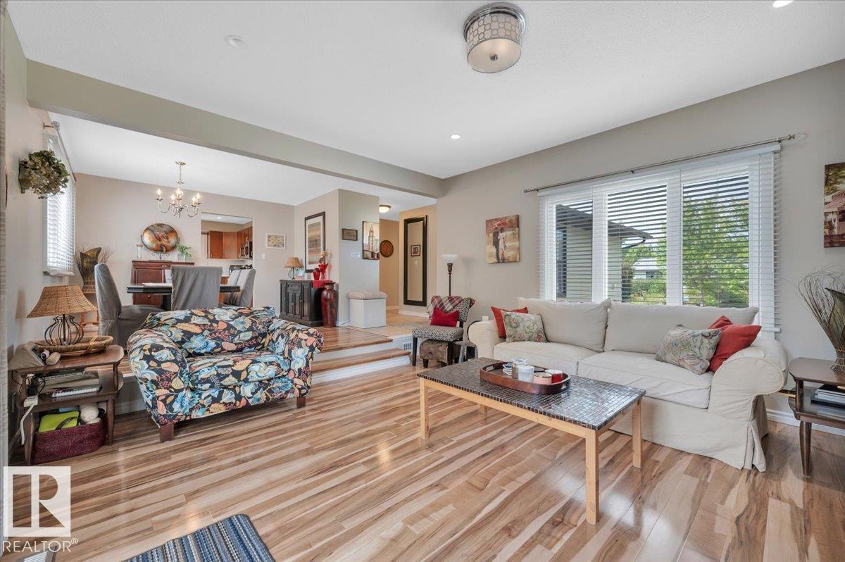 Photo 6 of 19 Lamoureux Pl, St Albert AB