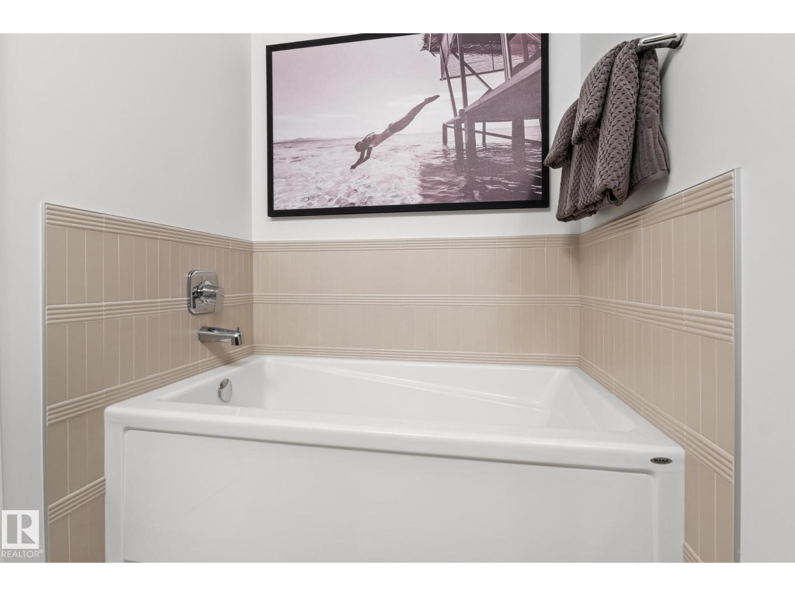 Photo 13 of 2130 Muckleplum Cr Sw, Edmonton AB