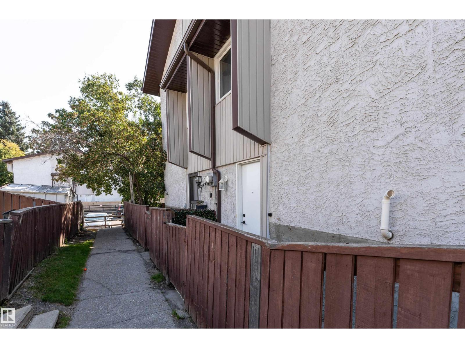 Photo 15 of 12 14230 80 St Nw, Edmonton AB