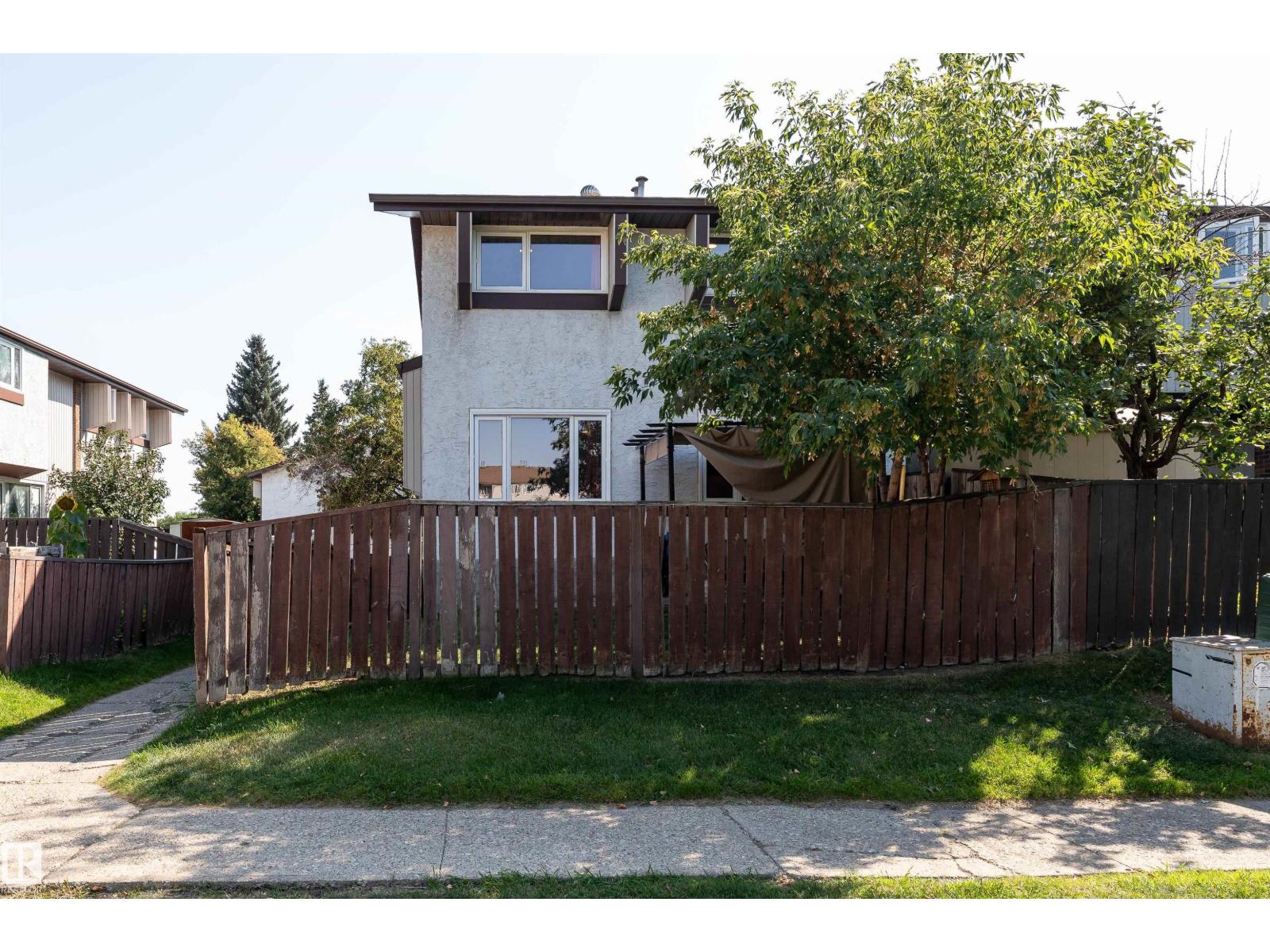 Photo 6 of 12 14230 80 St Nw, Edmonton AB