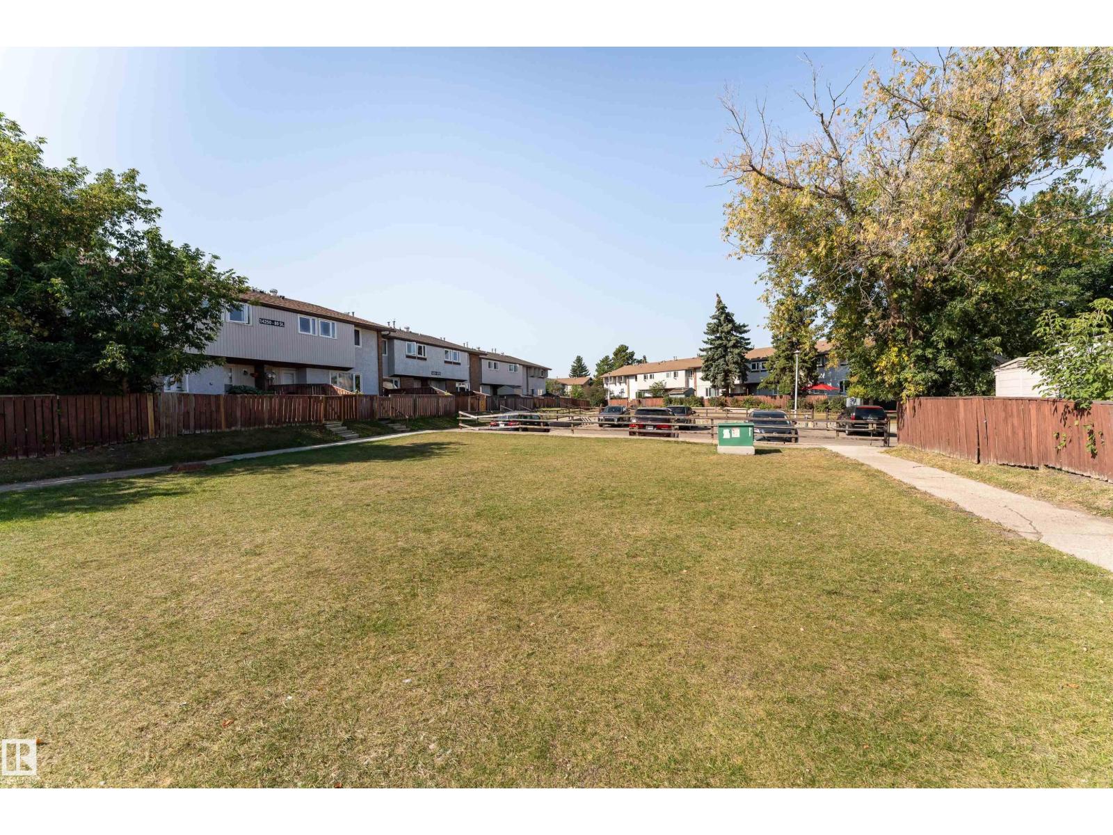 Photo 3 of 12 14230 80 St Nw, Edmonton AB