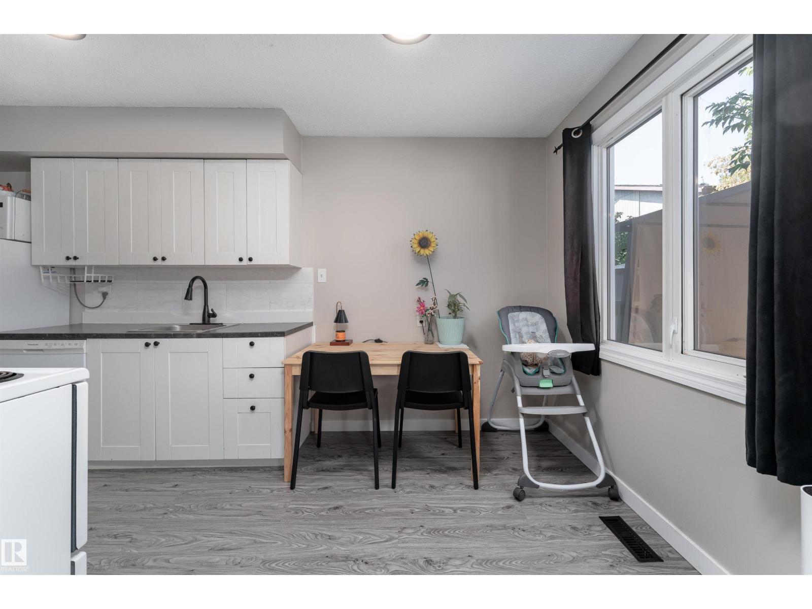 Photo 16 of 12 14230 80 St Nw, Edmonton AB