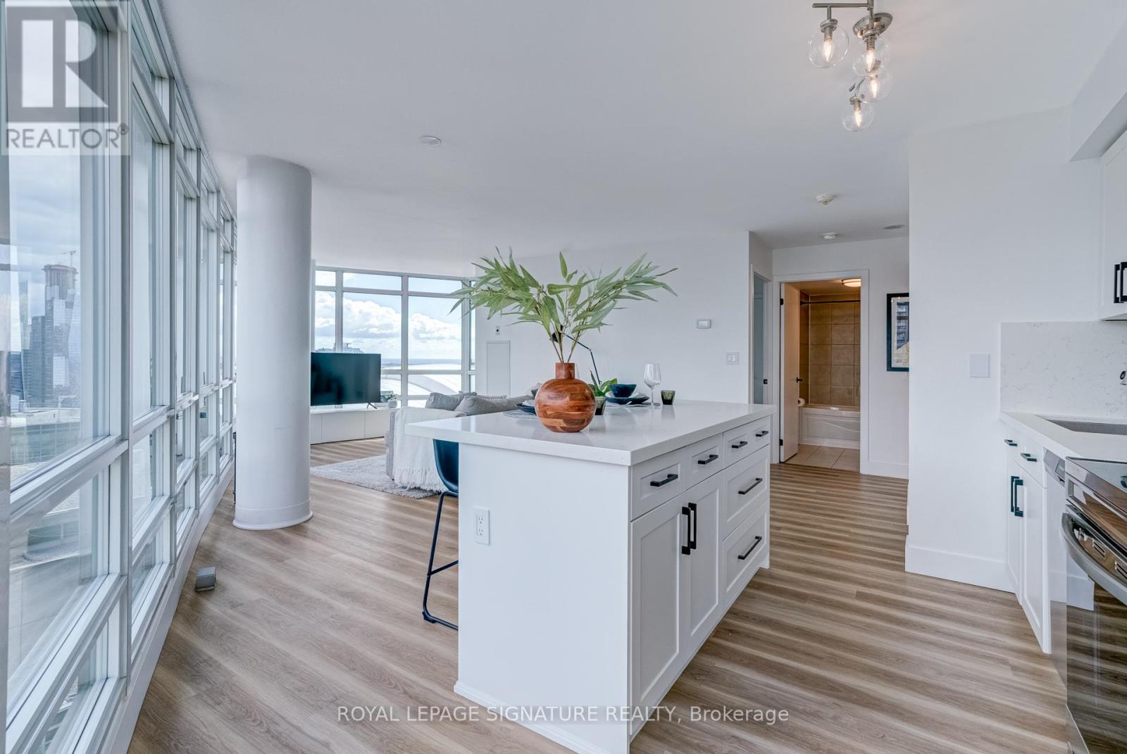 Photo 18 of 3909 397 Front Street W, Toronto ON