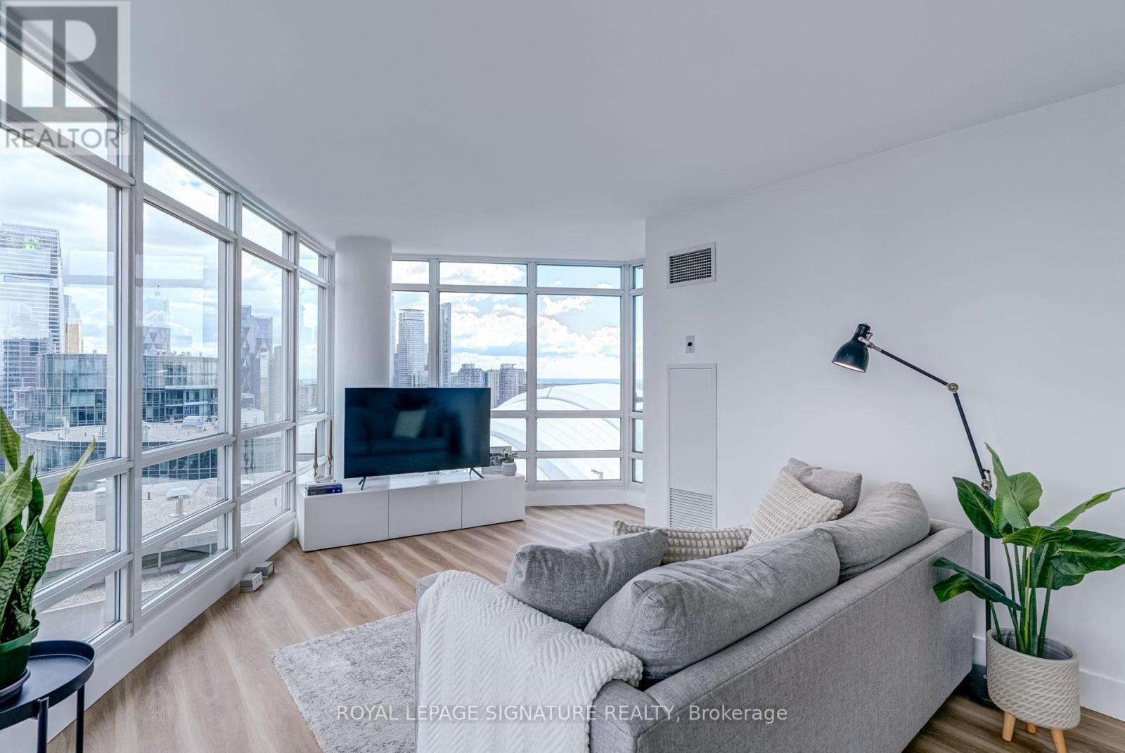 Photo 9 of 3909 397 Front Street W, Toronto ON