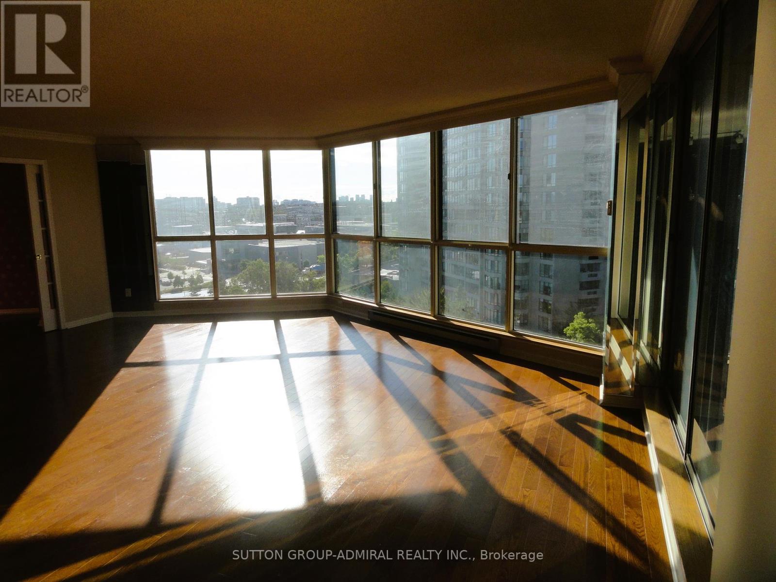Photo 3 of 801 85 Skymark Drive, Toronto ON