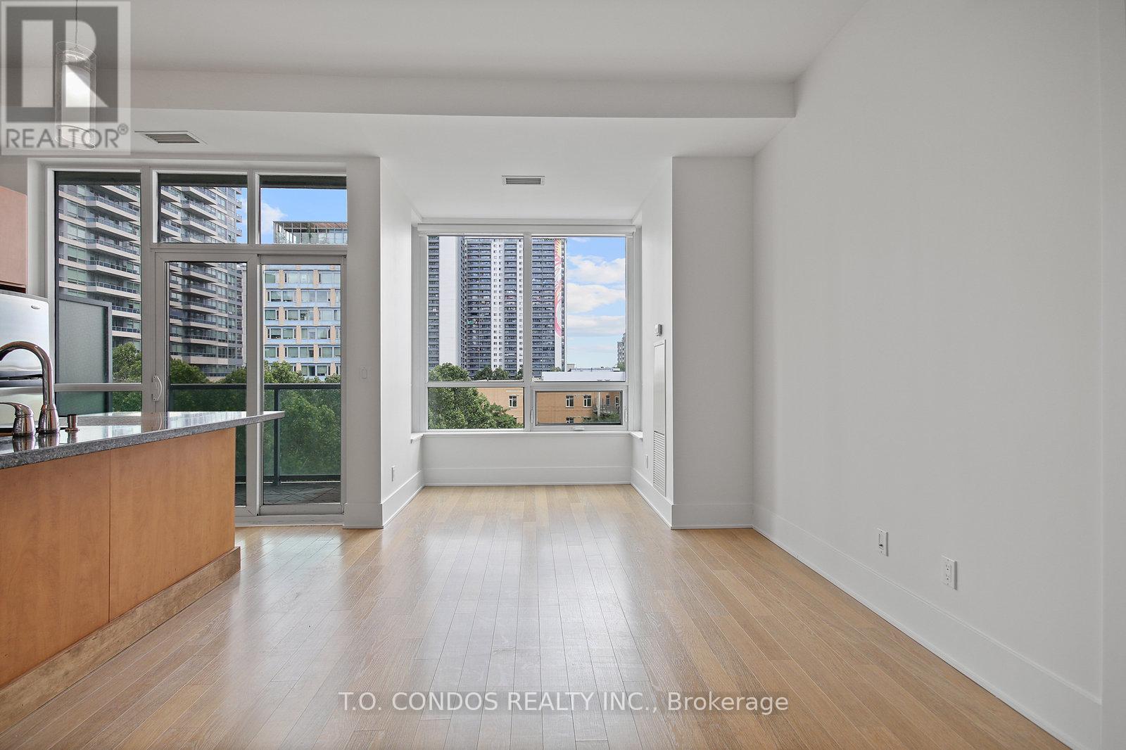 Photo 5 of 523 120 Homewood Avenue, Toronto ON