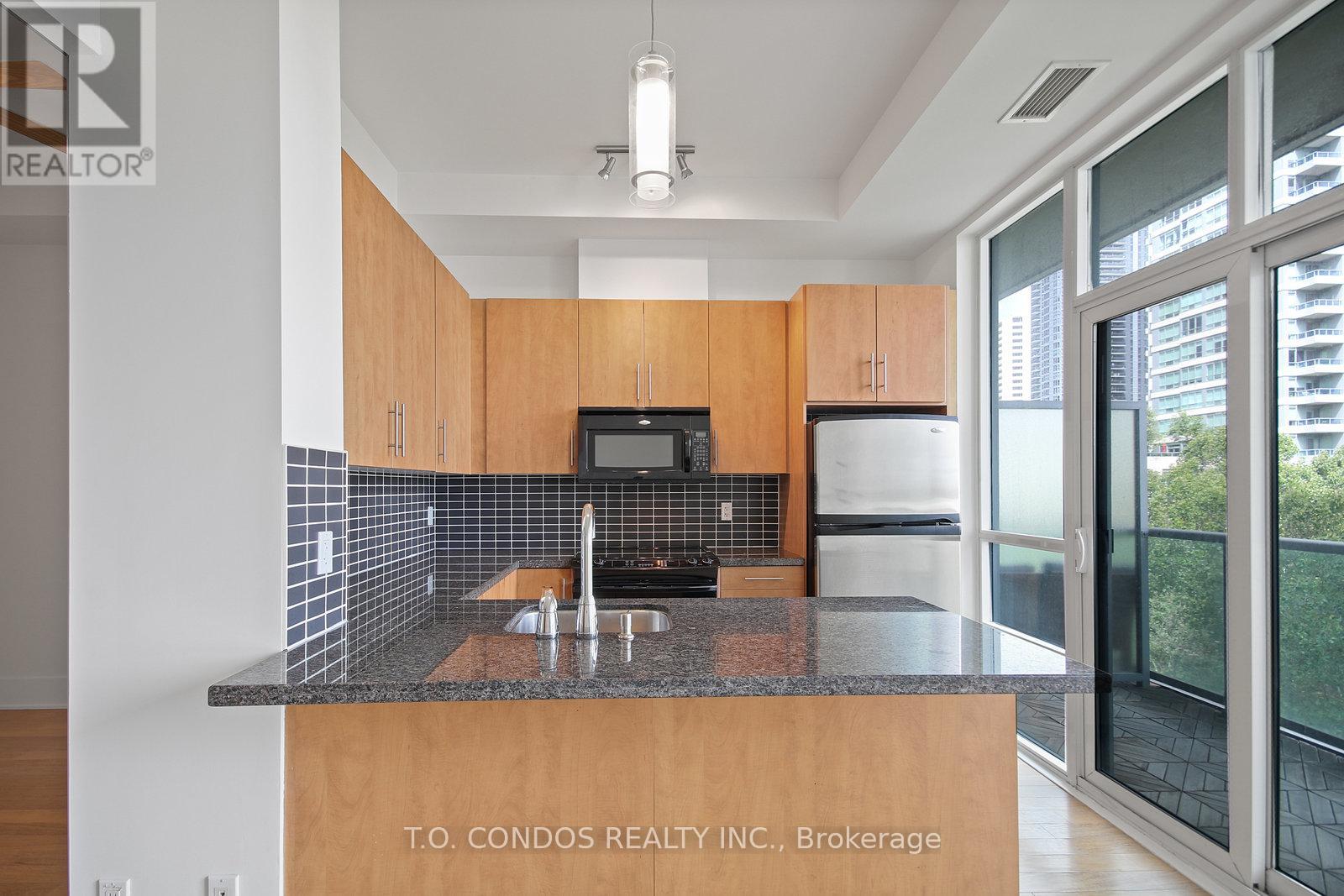 Photo 10 of 523 120 Homewood Avenue, Toronto ON