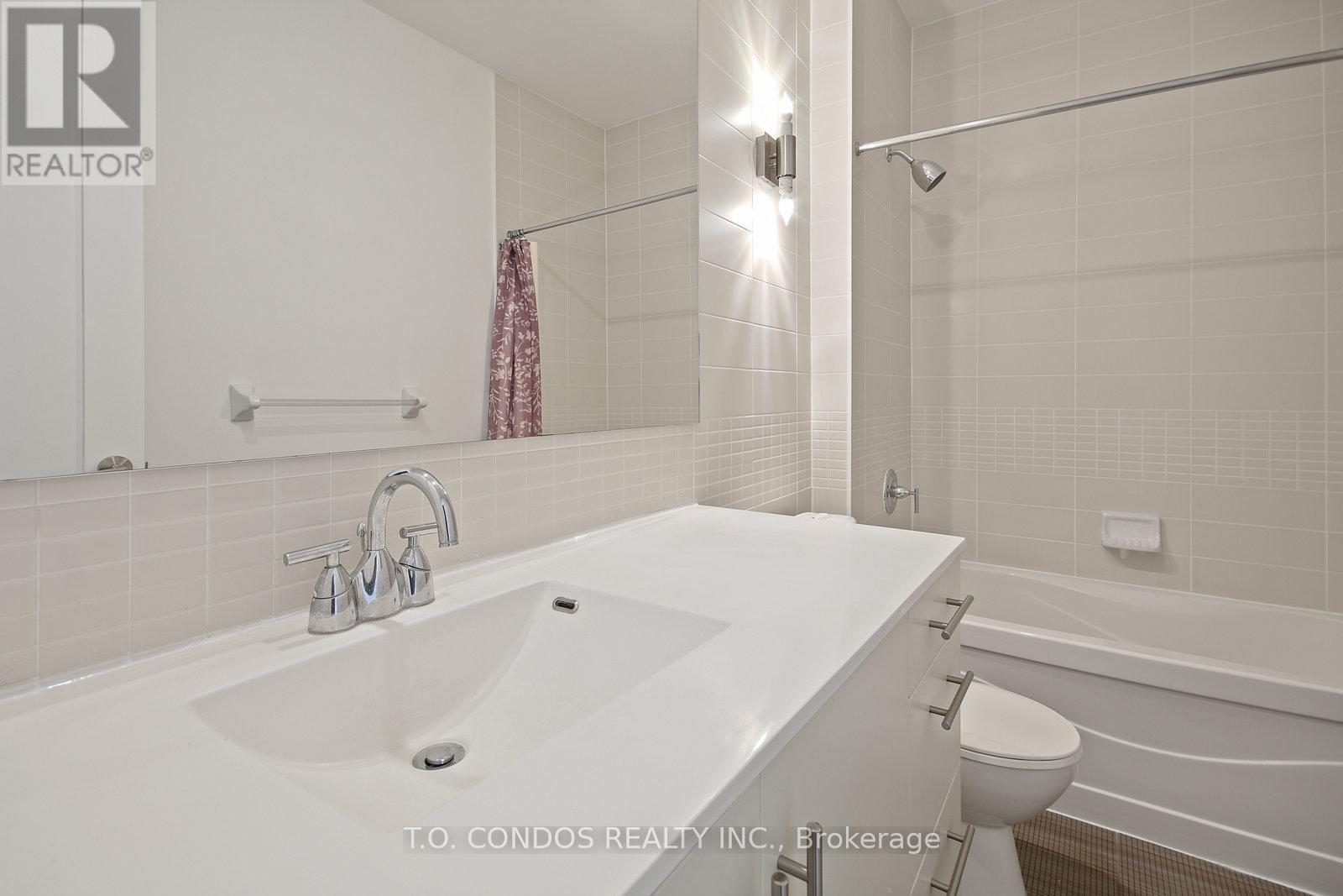Photo 3 of 523 120 Homewood Avenue, Toronto ON