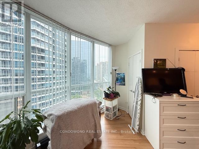 Photo 8 of 2001 208 Queens Quay W, Toronto ON