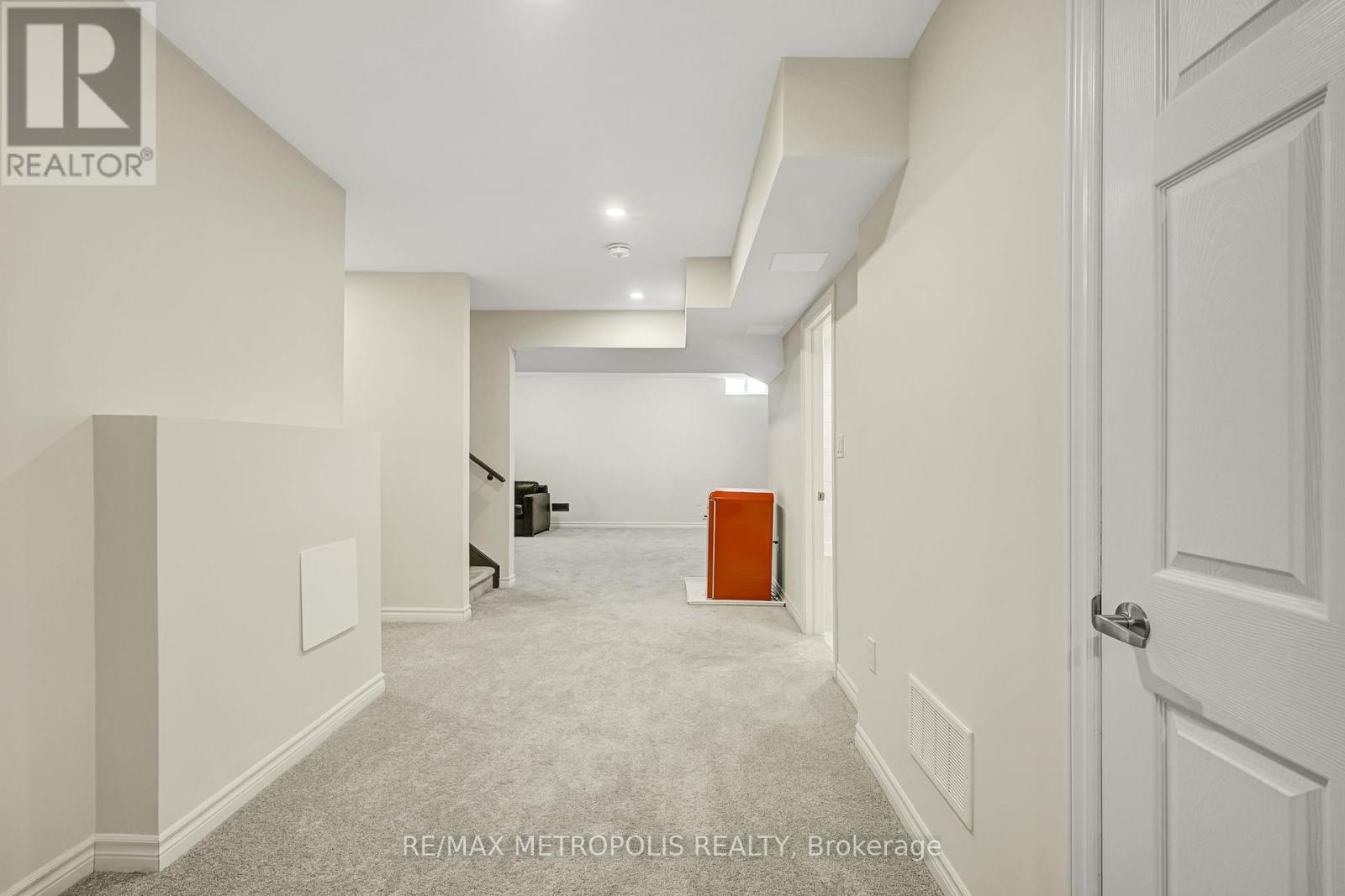 Photo 17 of 15 Douglas Kemp Crescent, Clarington ON