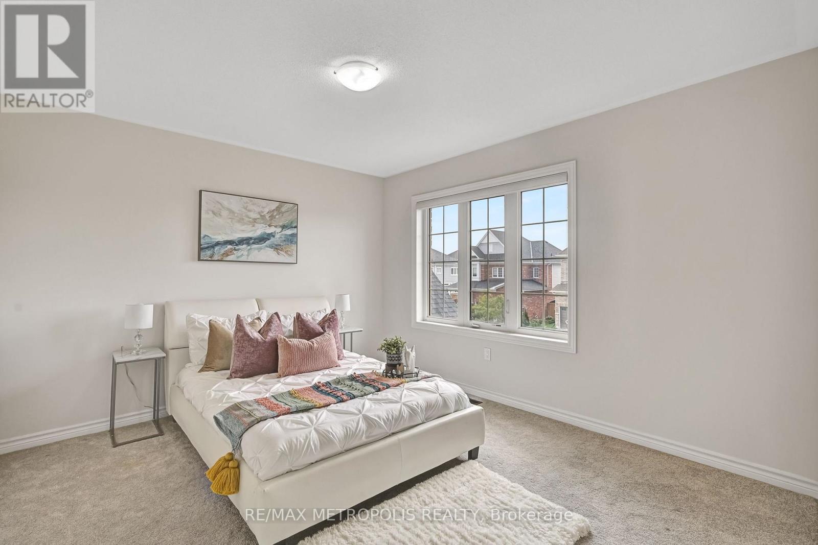 Photo 6 of 15 Douglas Kemp Crescent, Clarington ON