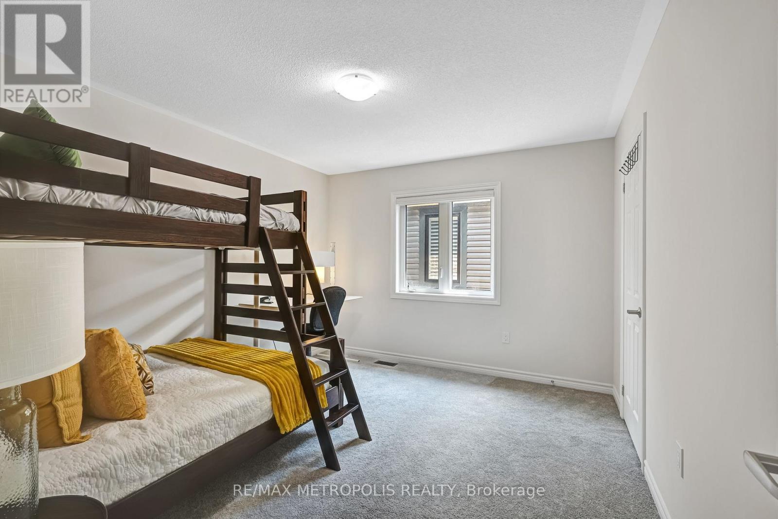 Photo 13 of 15 Douglas Kemp Crescent, Clarington ON