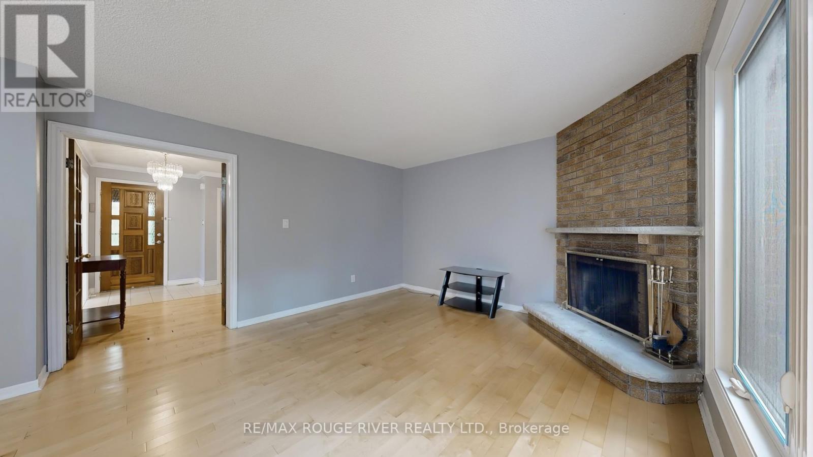 Photo 12 of 48 Millhouse Crescent, Toronto ON