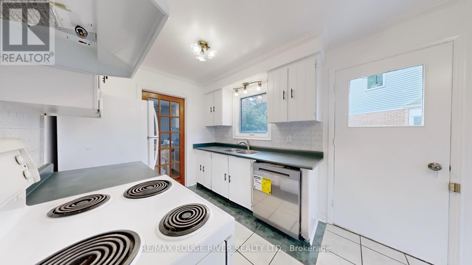 Photo 5 of 48 Millhouse Crescent, Toronto ON